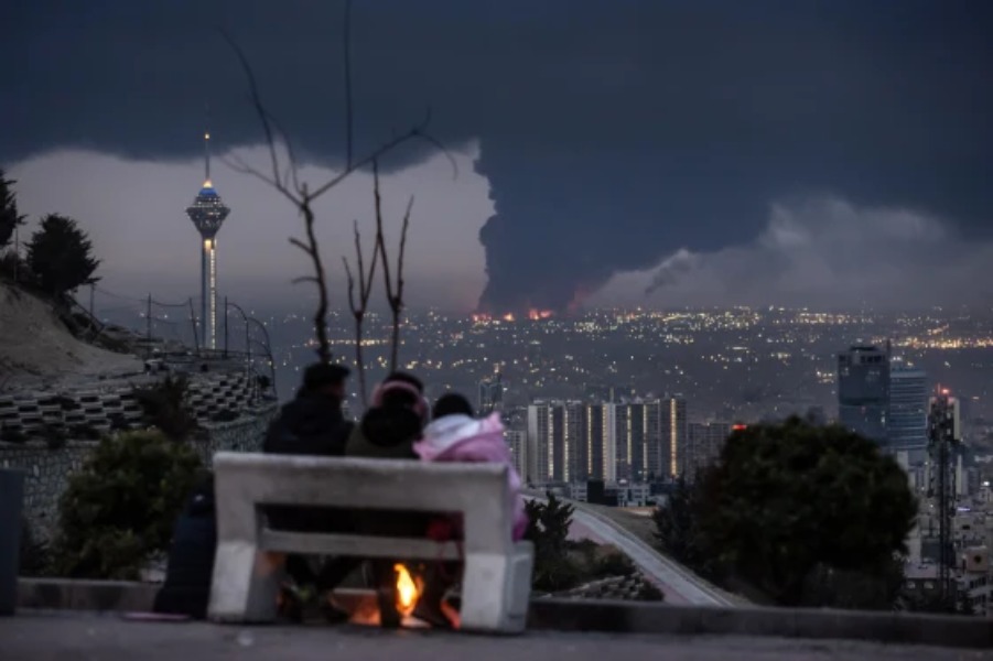 Toxic Downpour, Burning Skies: How Israeli Strikes on Tehran’s Oil Heart Are Shaking the World Toxic Downpour, Burning Skies: How Israeli Strikes on Tehran's Oil Heart Are Shaking the World