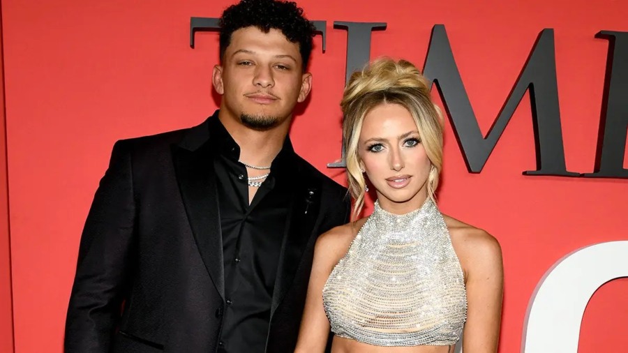 Brittany Mahomes Goes Full Cowgirl at Stagecoach and Brought a Recovering Patrick Mahomes Along for the Ride Brittany Mahomes Goes Full Cowgirl at Stagecoach and Brought a Recovering Patrick Mahomes Along for the Ride